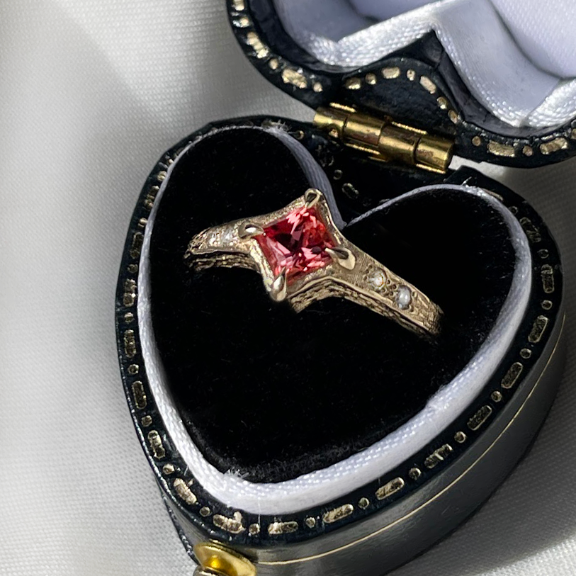 A piece as unique as your love story