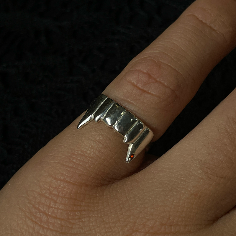 Le'Petit Fang Ring - Sterling Silver