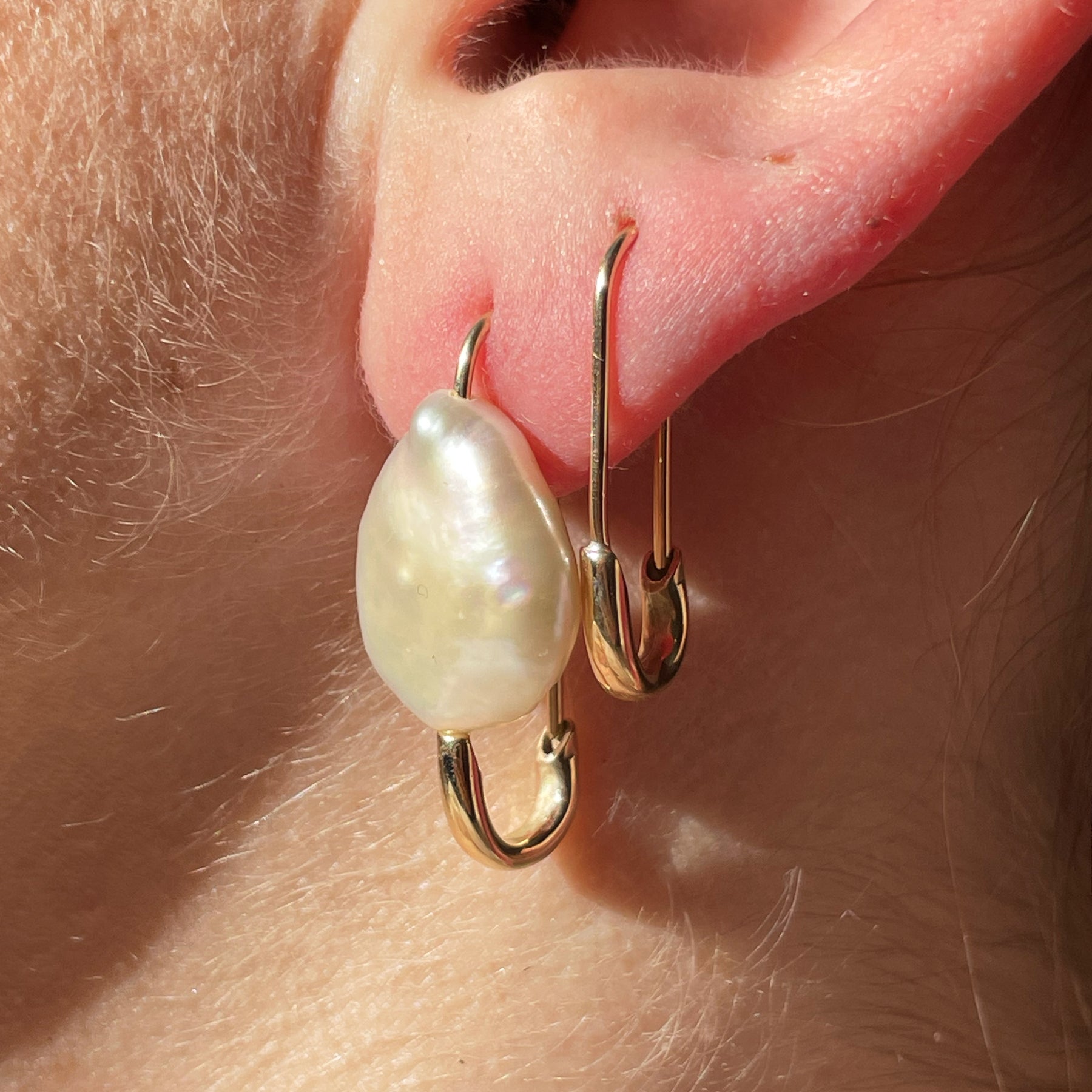Freshwater Pearl Safety Pin Earring Gold