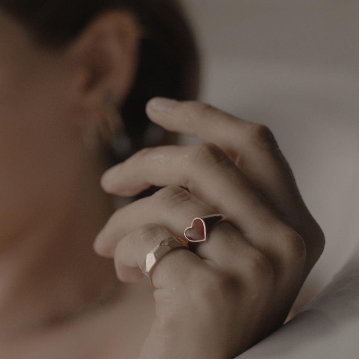 Bleeding Heart Ring Solid Gold - Serpent & the Swan