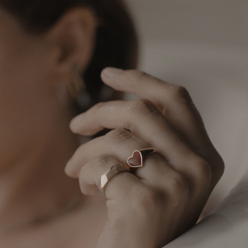 Bleeding Heart Ring Solid Gold - Serpent & the Swan