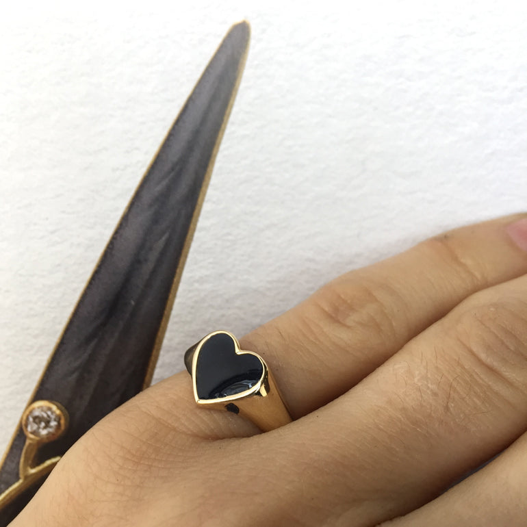 Bleeding Heart Ring Solid Gold - Serpent & the Swan